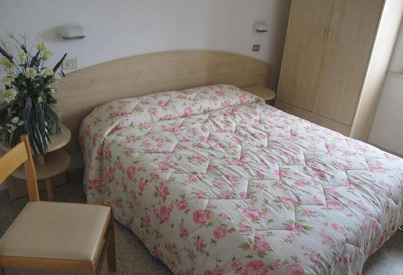 スタンダード4人部屋, Niagara