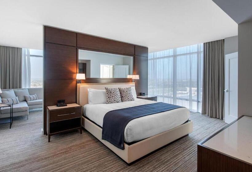 스위트 킹사이즈 침대, Omni Frisco At The Star