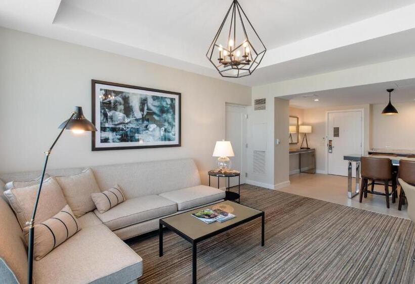 디럭스 스위트 킹 침대, Omni Frisco At The Star