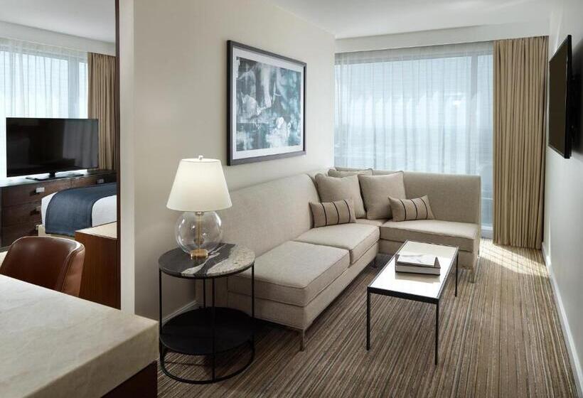 جناح سرير كينج, Omni Frisco At The Star