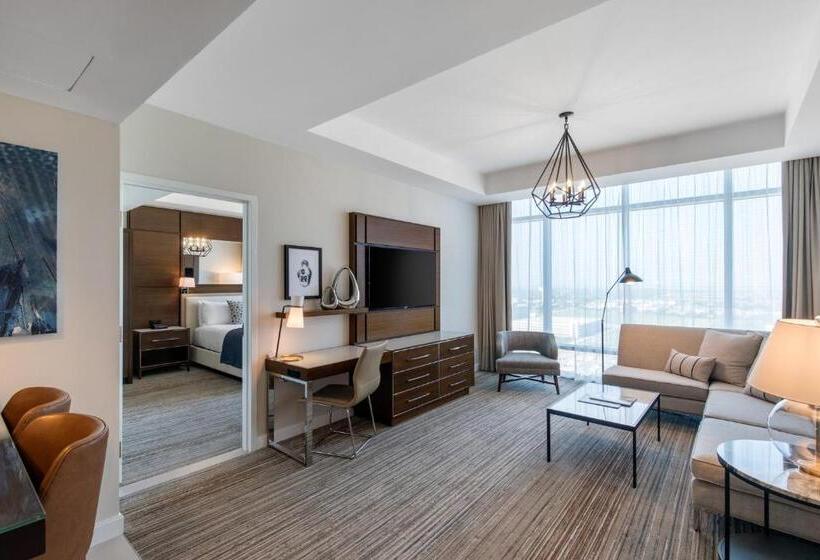 带大床的套房, Omni Frisco At The Star