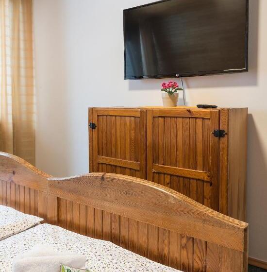 סוויטה, Pod šaumburkem