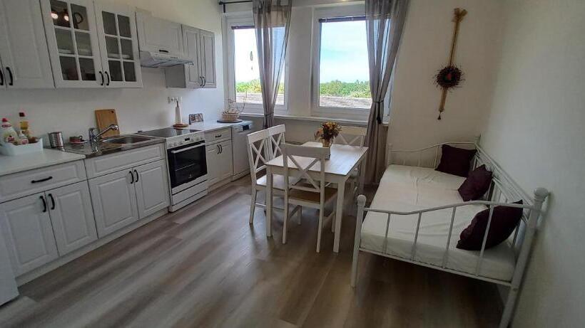 סטודיו משפחתי, Pod šaumburkem