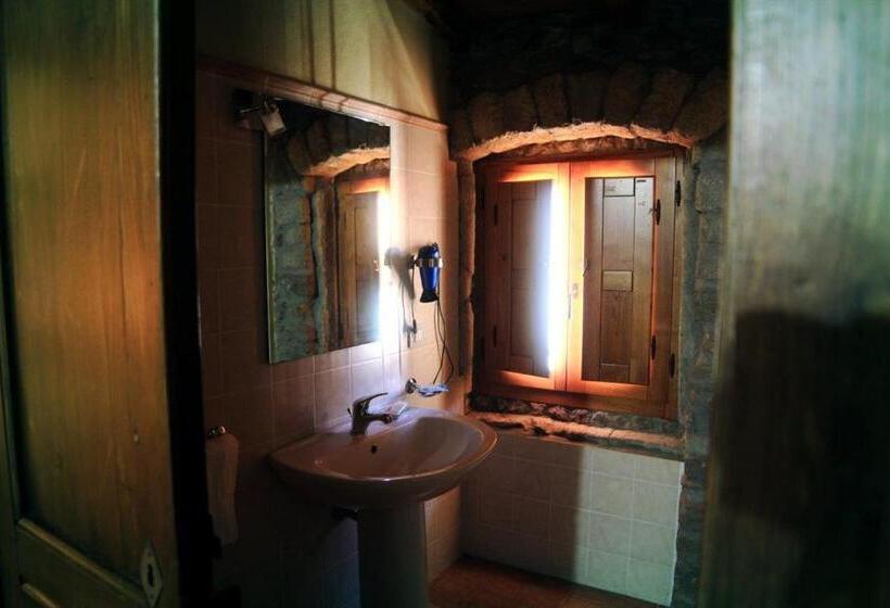 חדר סטנדרט לשלושה, Sas Benas