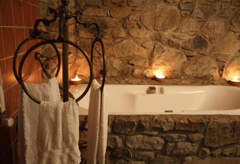 חדר סטנדרט לשלושה, Sas Benas