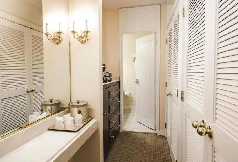 キングサイズベッドのデラックスルーム, Griffin Hotel, An Official Colonial Williamsburg