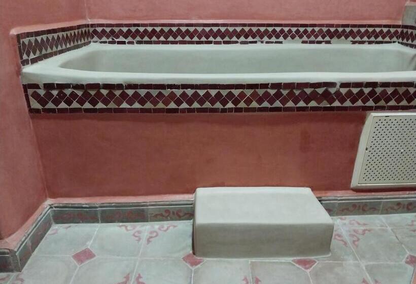 اتاق استاندارد سه نفره, Riad Dar Zampa