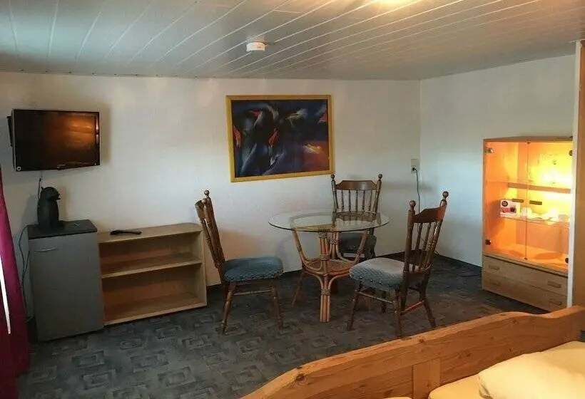 エコノミートリプルルーム, Jägerhof
