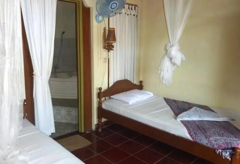 エコノミールーム, Amed Cafe & Hotel Kebun Wayan