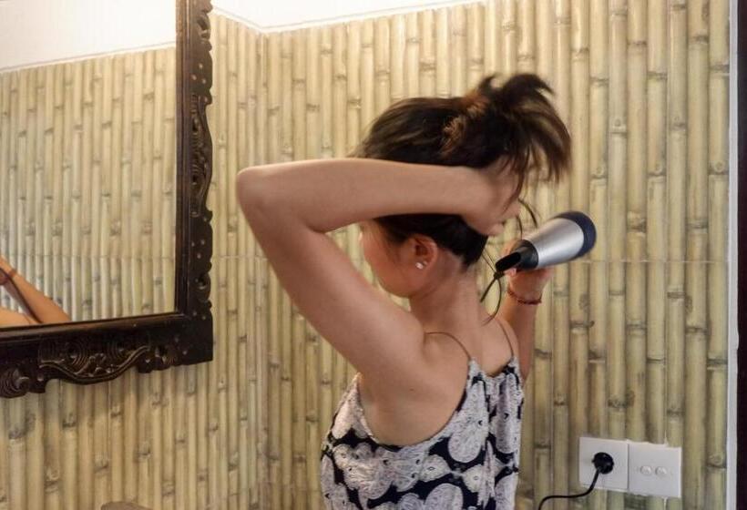 חדר סטנדרט לשלושה, Amed Cafe & Hotel Kebun Wayan