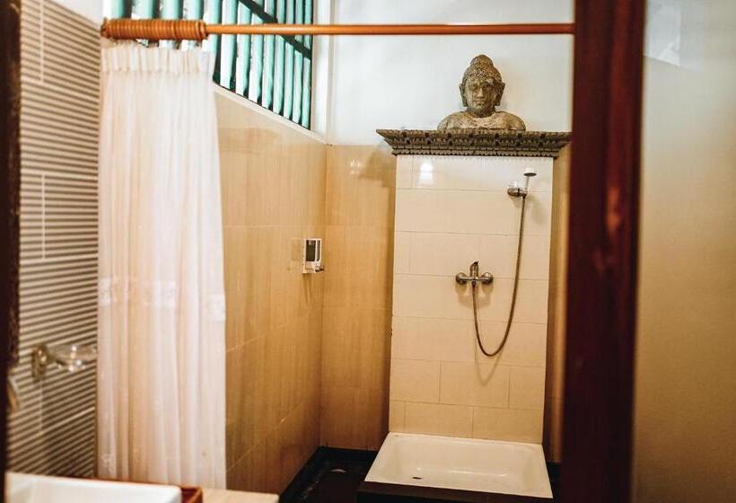 חדר סטנדרט לשלושה, Amed Cafe & Hotel Kebun Wayan