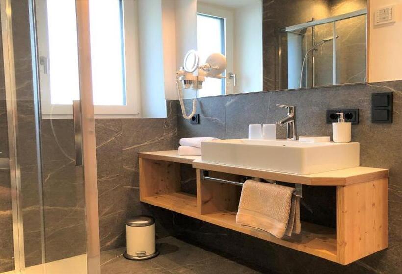 اتاق لوکس با بالکن, B&b Obermair