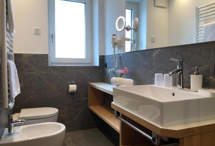 اتاق لوکس خانوادگی, B&b Obermair