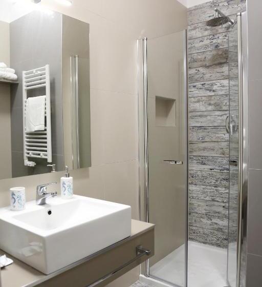 标准三人间, Alta Marea