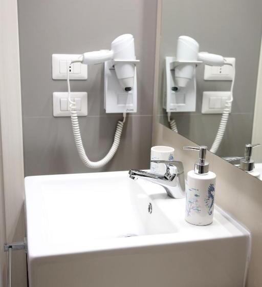 标准三人间, Alta Marea