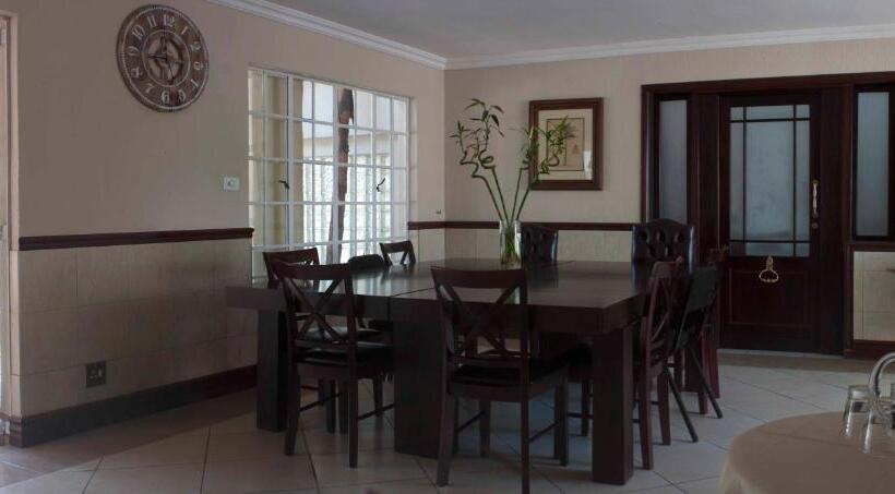 Люкс Семейный 2 Спальни, Summerview Guest Lodge