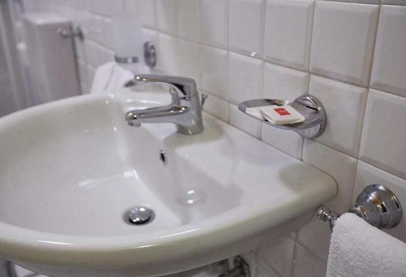 חדר סטנדרט, Albergo Trattoria Il Leone