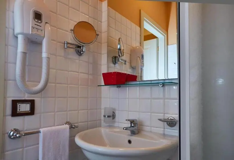 Standard Kolmen Hengen Huone, Albergo Trattoria Il Leone
