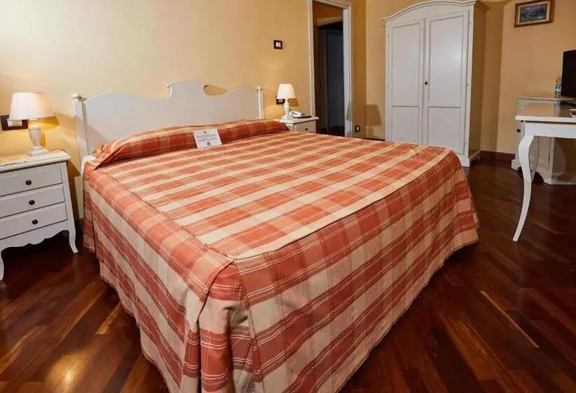 Standard Kolmen Hengen Huone, Albergo Trattoria Il Leone