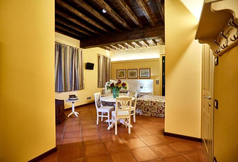 חדר סטנדרט לשלושה, Albergo Trattoria Il Leone