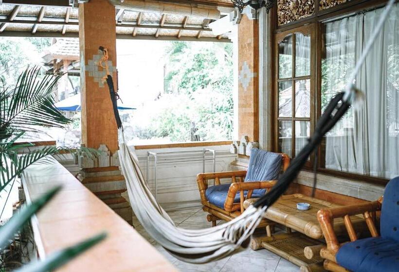 חדר סטנדרט עם מרפסת, Amed Cafe & Hotel Kebun Wayan