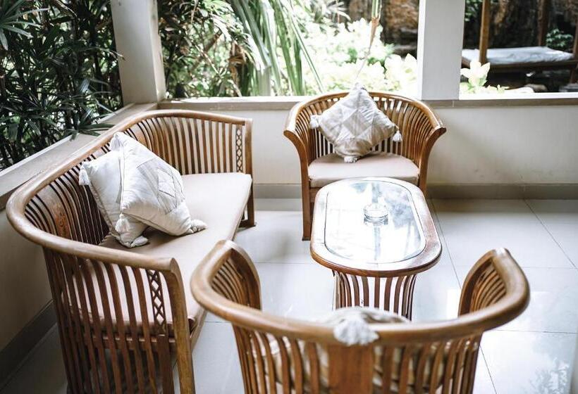 חדר דלוקס נוף בריכה, Amed Cafe & Hotel Kebun Wayan