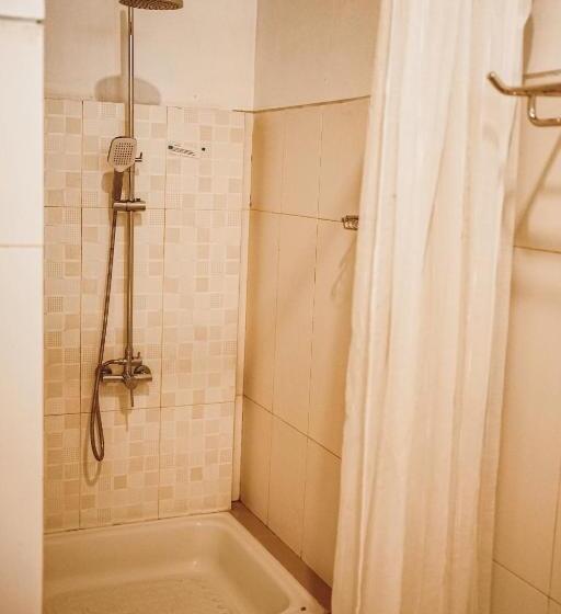 חדר סטנדרט לשלושה, Amed Cafe & Hotel Kebun Wayan