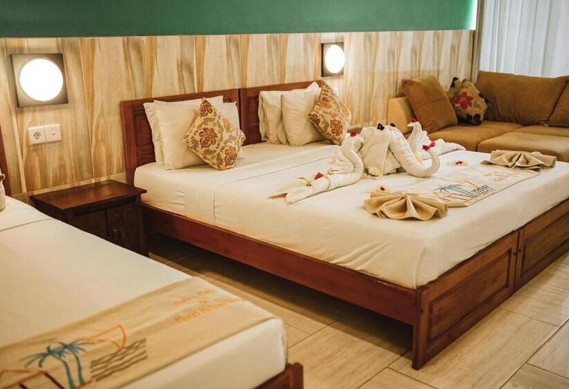 חדר סטנדרט לשלושה, Amed Cafe & Hotel Kebun Wayan