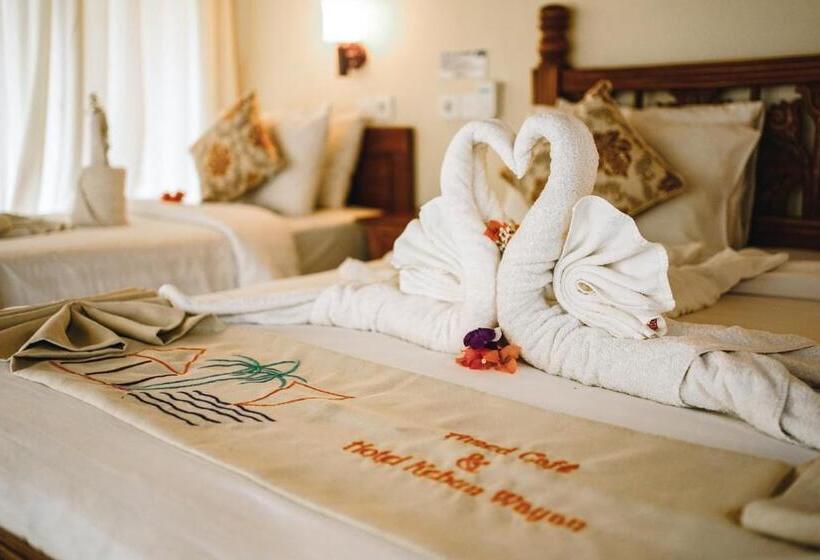 חדר סטנדרט לשלושה עם נוף לבריכה, Amed Cafe & Hotel Kebun Wayan