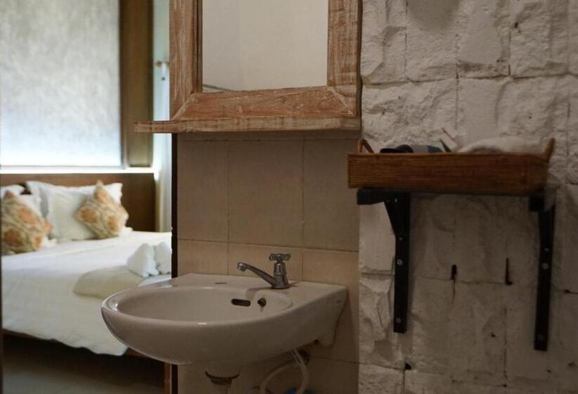 חדר סטנדרט עם מרפסת, Amed Cafe & Hotel Kebun Wayan