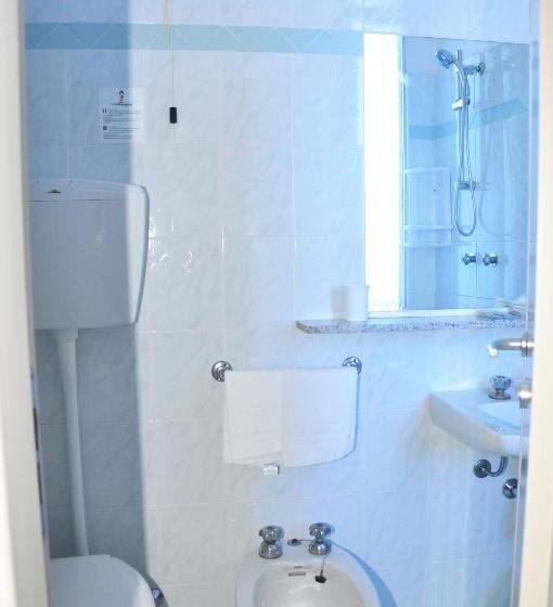 패밀리 룸, Anna Gabicce Mare