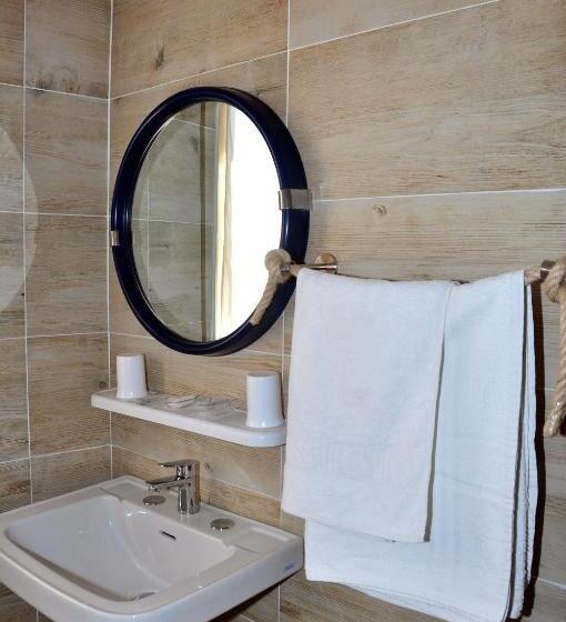 패밀리 룸, Anna Gabicce Mare