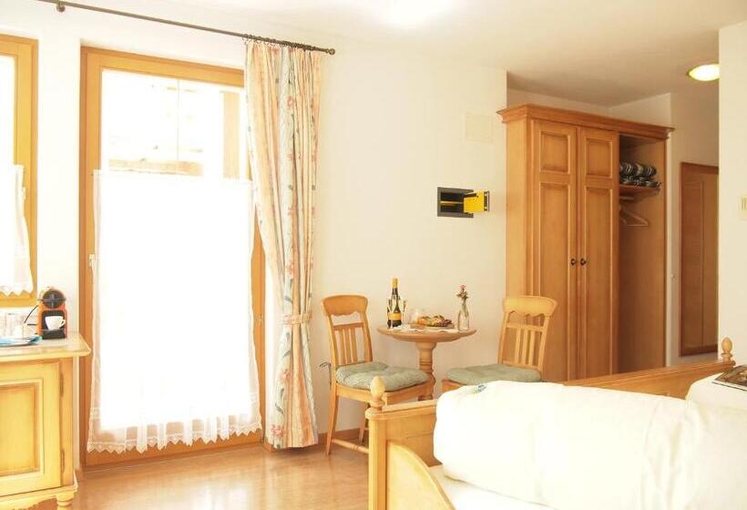 标准间带阳台, Apart Garni Motnaida