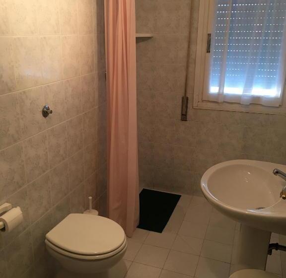 Habitación Triple Estándar Baño Compartido, Casa Diomira