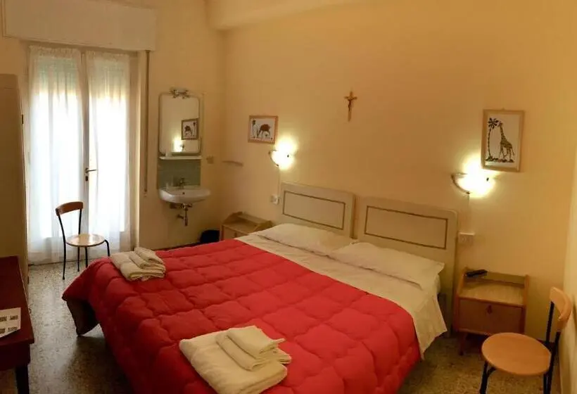اتاق استاندارد با سرویس بهداشتی مشترک, Casa Diomira