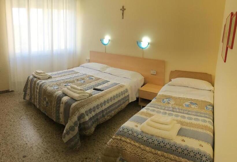 اتاق استاندارد سه نفره, Casa Diomira