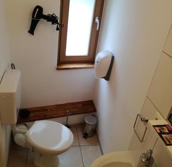 Quarto Estandar, Castle