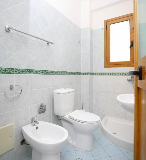 חדר סטנדרט לשלושה, Princess Jerolda