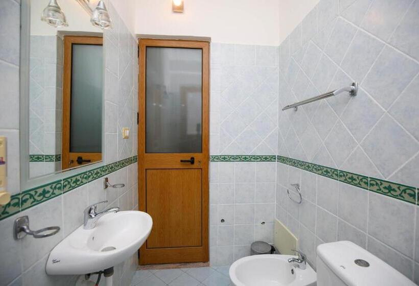 חדר סטנדרט לארבעה, Princess Jerolda