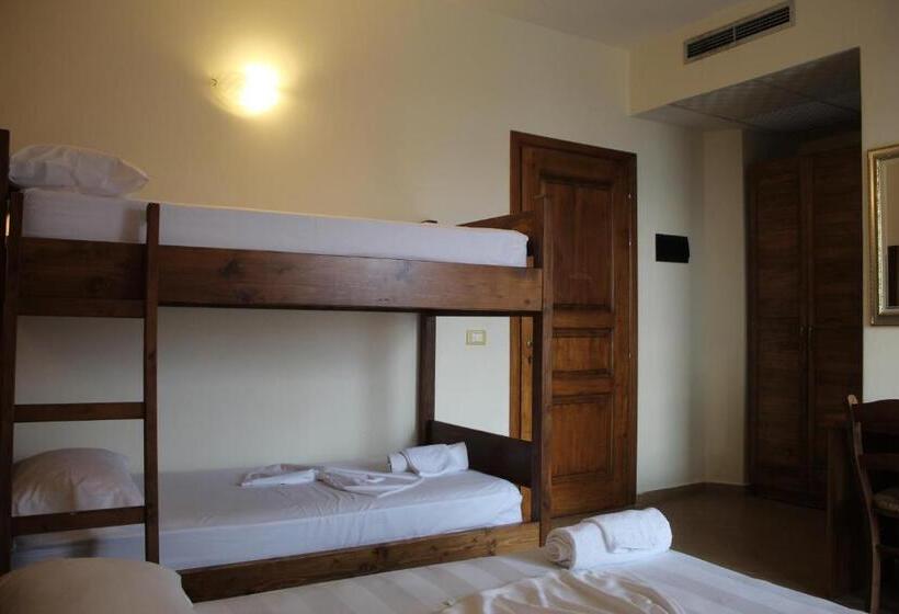 חדר סטנדרט לארבעה, Princess Jerolda