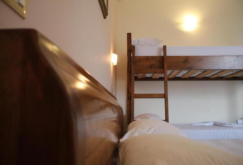 חדר סטנדרט לארבעה, Princess Jerolda