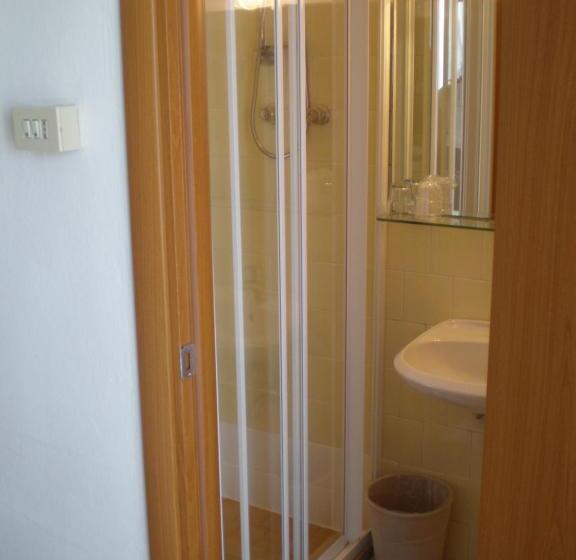 이코노미 룸, Silva Frontemare