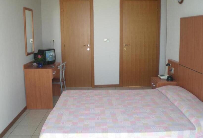 이코노미 룸, Silva Frontemare