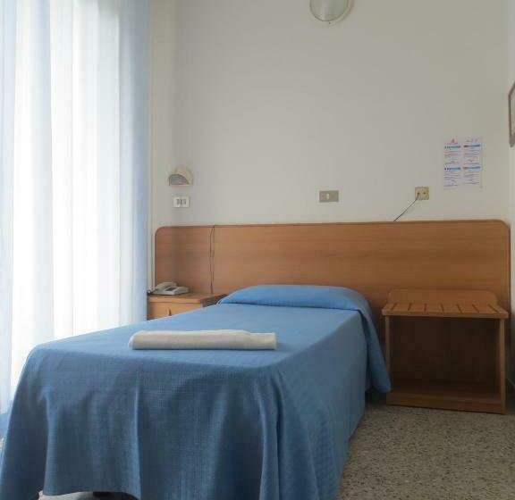 غرفة قياسية فردية, Singapore