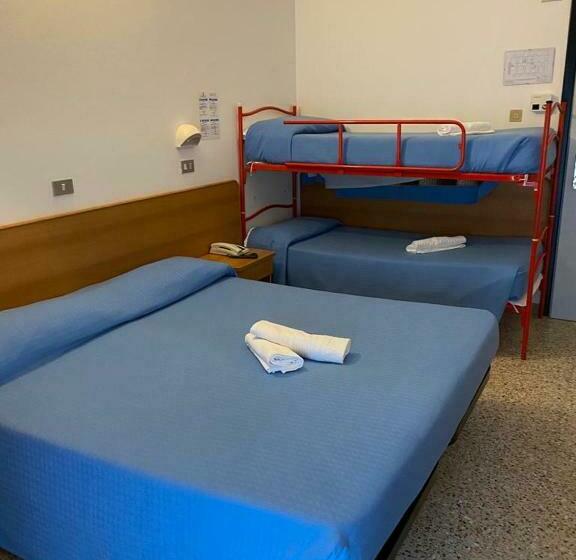 غرفة قياسية رباعية, Singapore