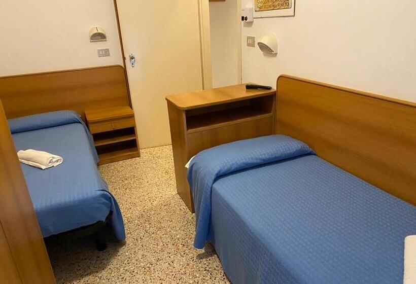 شقة غرفة واحدة, Singapore