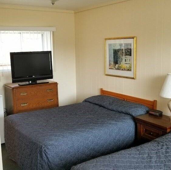 带2个双人床的标准工作室, Wasaga Beach Inn And Cottages