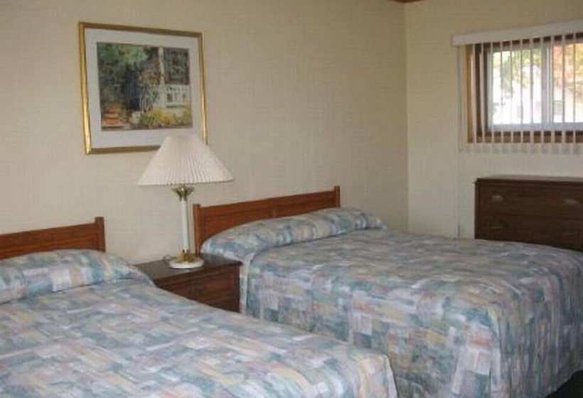 חדר סטנדרט שתי מיטות זוגיות, Wasaga Beach Inn And Cottages