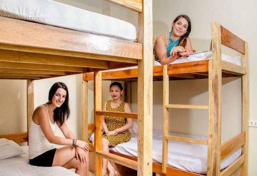 חדר בסיסי, Boracay Backpackers