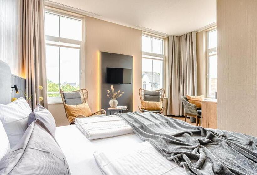 Семейный Номер, Arthotel Bakker